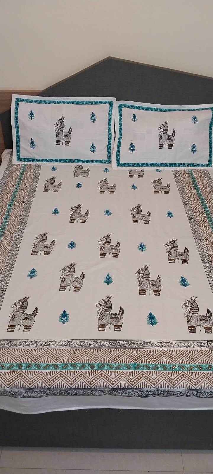 Bankura Horse – Hand Block Printed Diwan Bedsheet Set