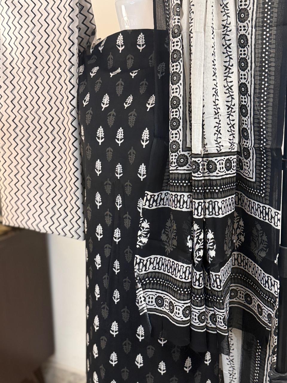 Caviar – Unstitched 3-Piece Block Print Cotton Suit