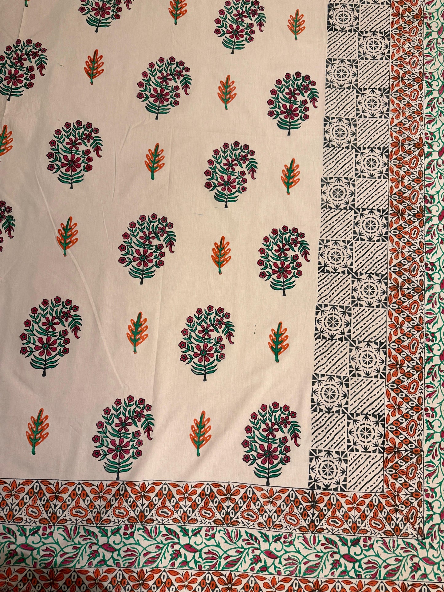 Gulaabi Saaz 🌸 – Hand Block Printed Double Bedsheet Set